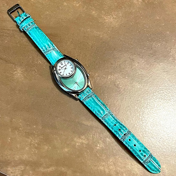 🎉3/$20 Women’s watch with Dual Timezone/Two Dial - Picture 3 of 6